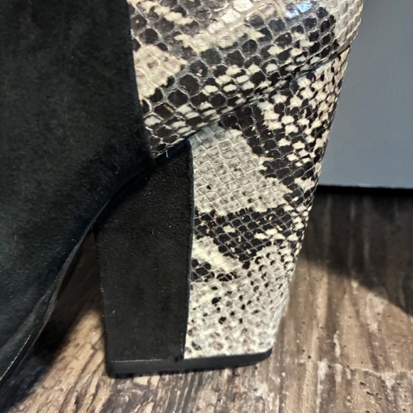 Pour La Victoire knee high snake print and suede boots - Picture 4 of 11